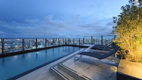 Rama9 72sqm 3 Bedrooms 2 Bathrooms with Balcony LOFT/Family Friendly/Rooftop Pool/Near RCA/Near Trai