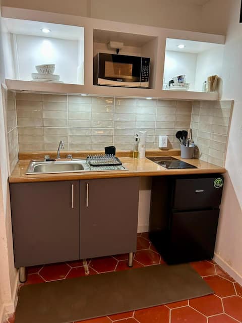 Popular Airbnb listing: Downtown, equipped, private, safe and clean loft.” in León De Los Aldama