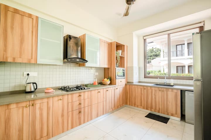 Full kitchen image 2