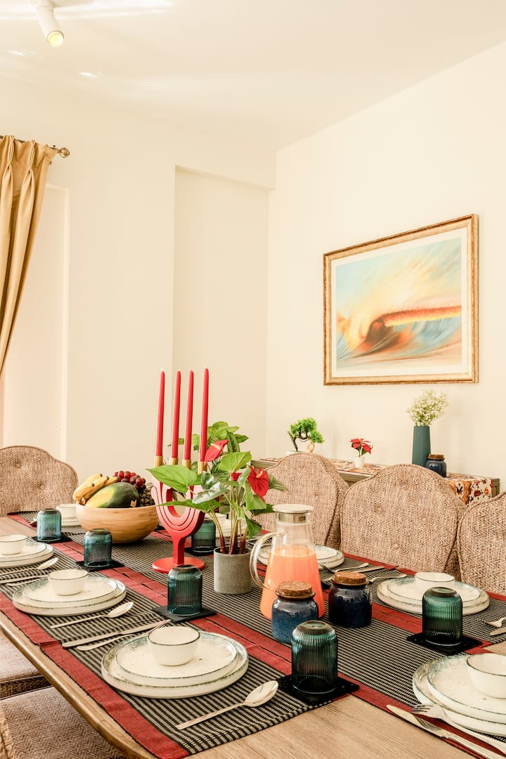 Dining area image 2
