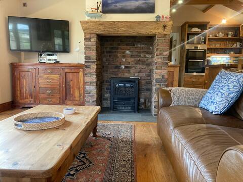 Top performing Airbnb: Avalon Log Cabin in Crunwere, Amroth