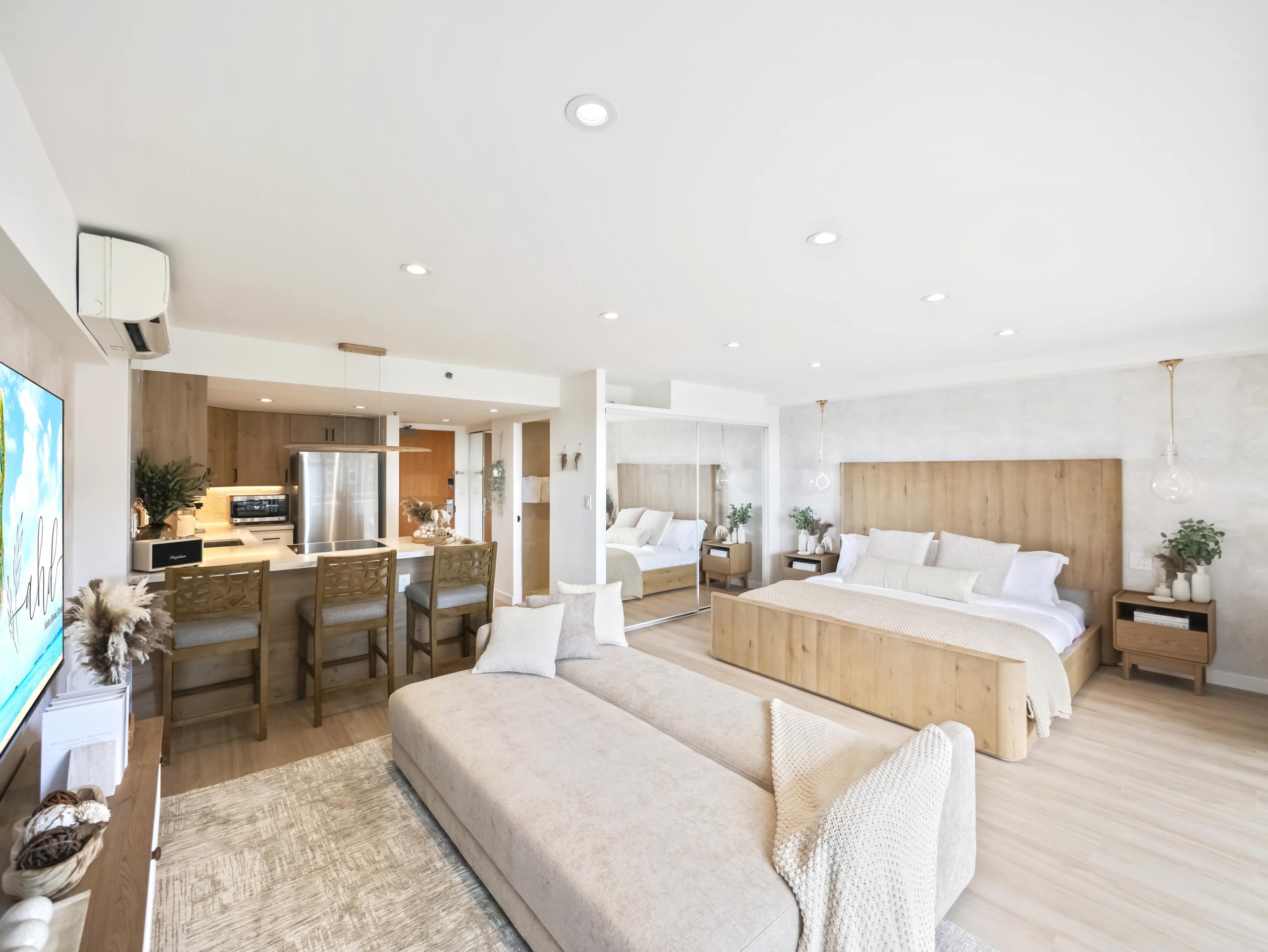 Waikiki Ocean Wave Escape: Coastal Luxe - Image 32