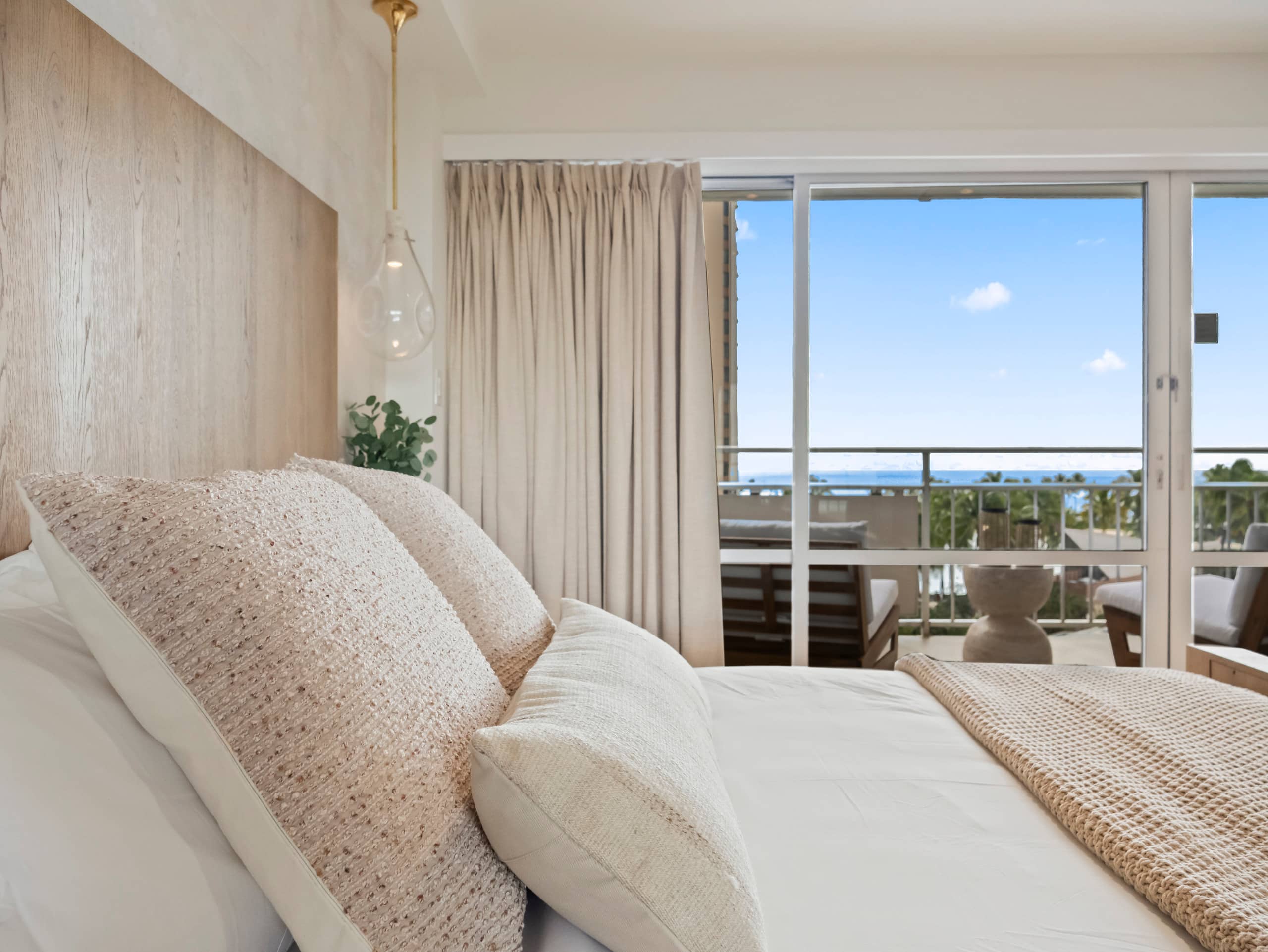 Waikiki Ocean Wave Escape: Coastal Luxe - Image 2