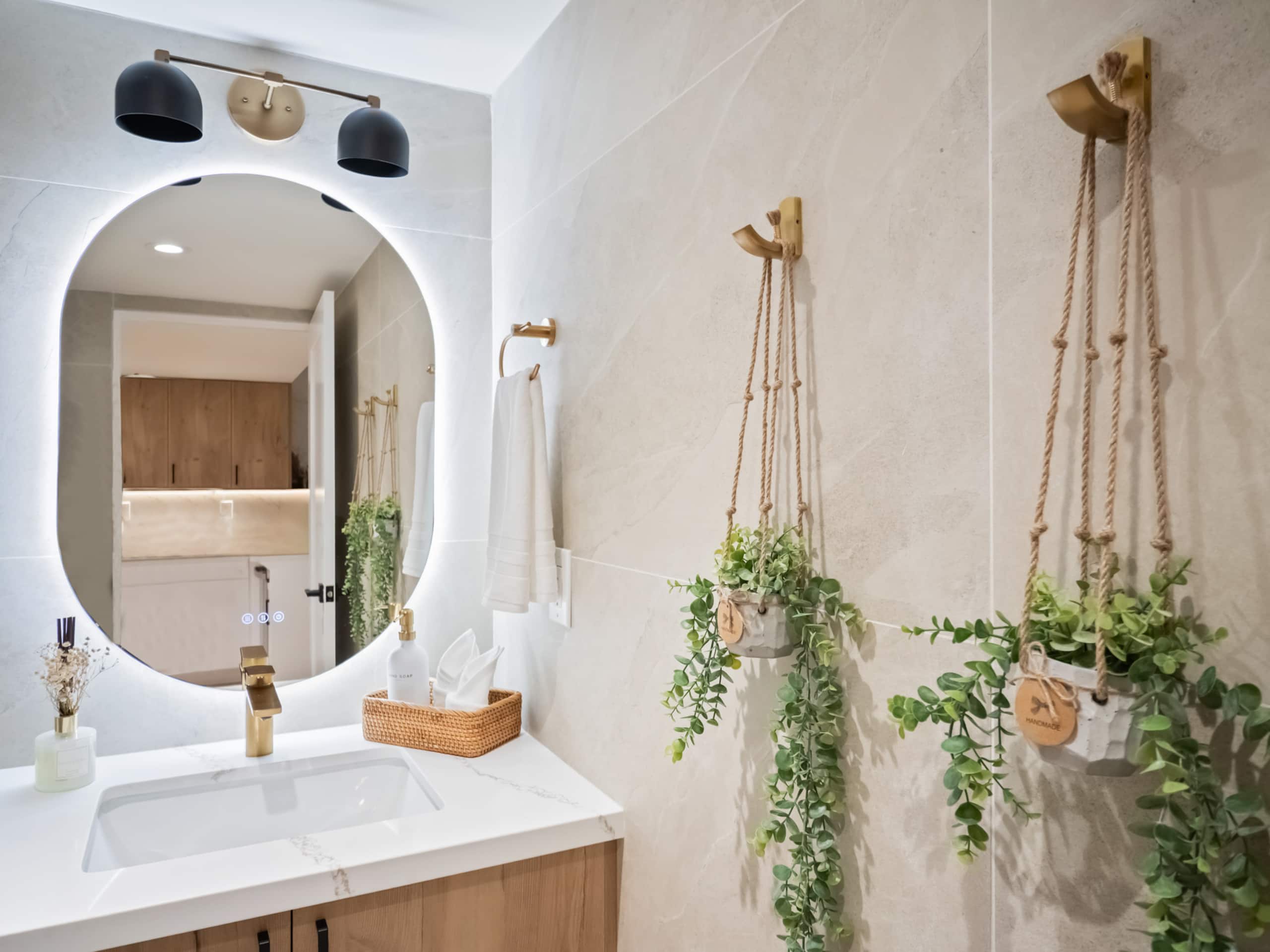 Waikiki Ocean Wave Escape: Coastal Luxe - Image 17