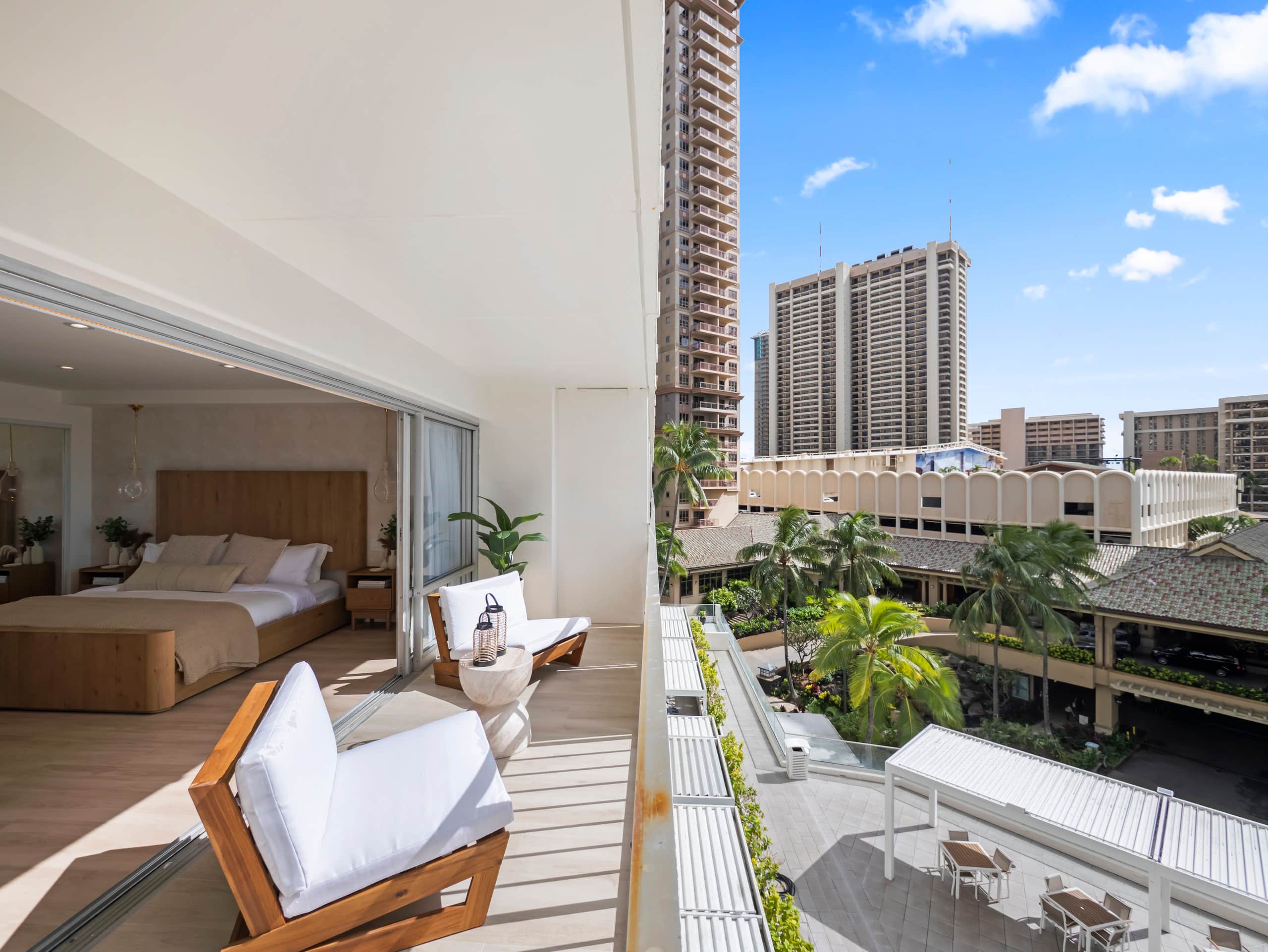 Waikiki Ocean Wave Escape: Coastal Luxe - Image 30