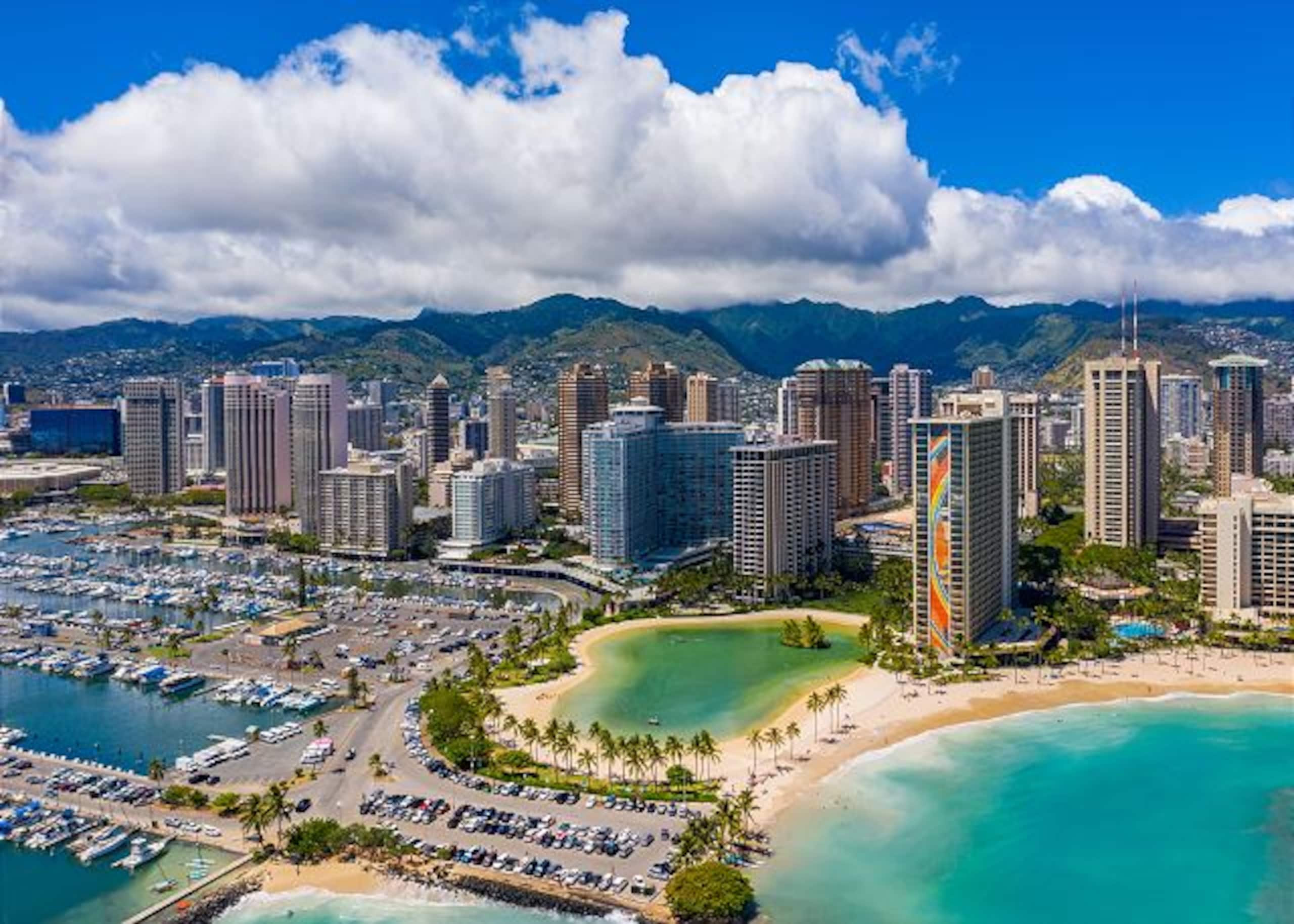 Waikiki Ocean Wave Escape: Coastal Luxe - Image 41