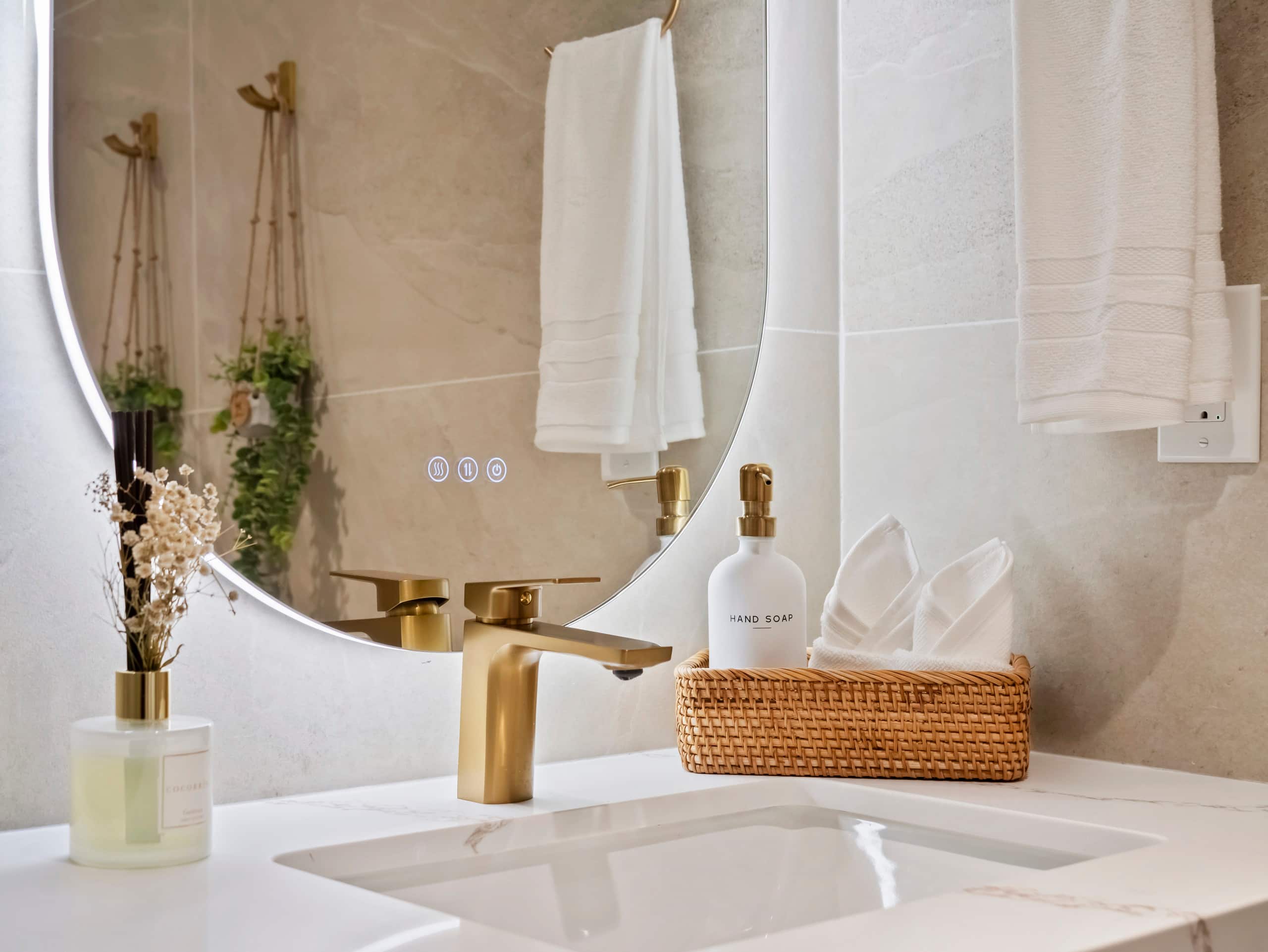 Waikiki Ocean Wave Escape: Coastal Luxe - Image 18
