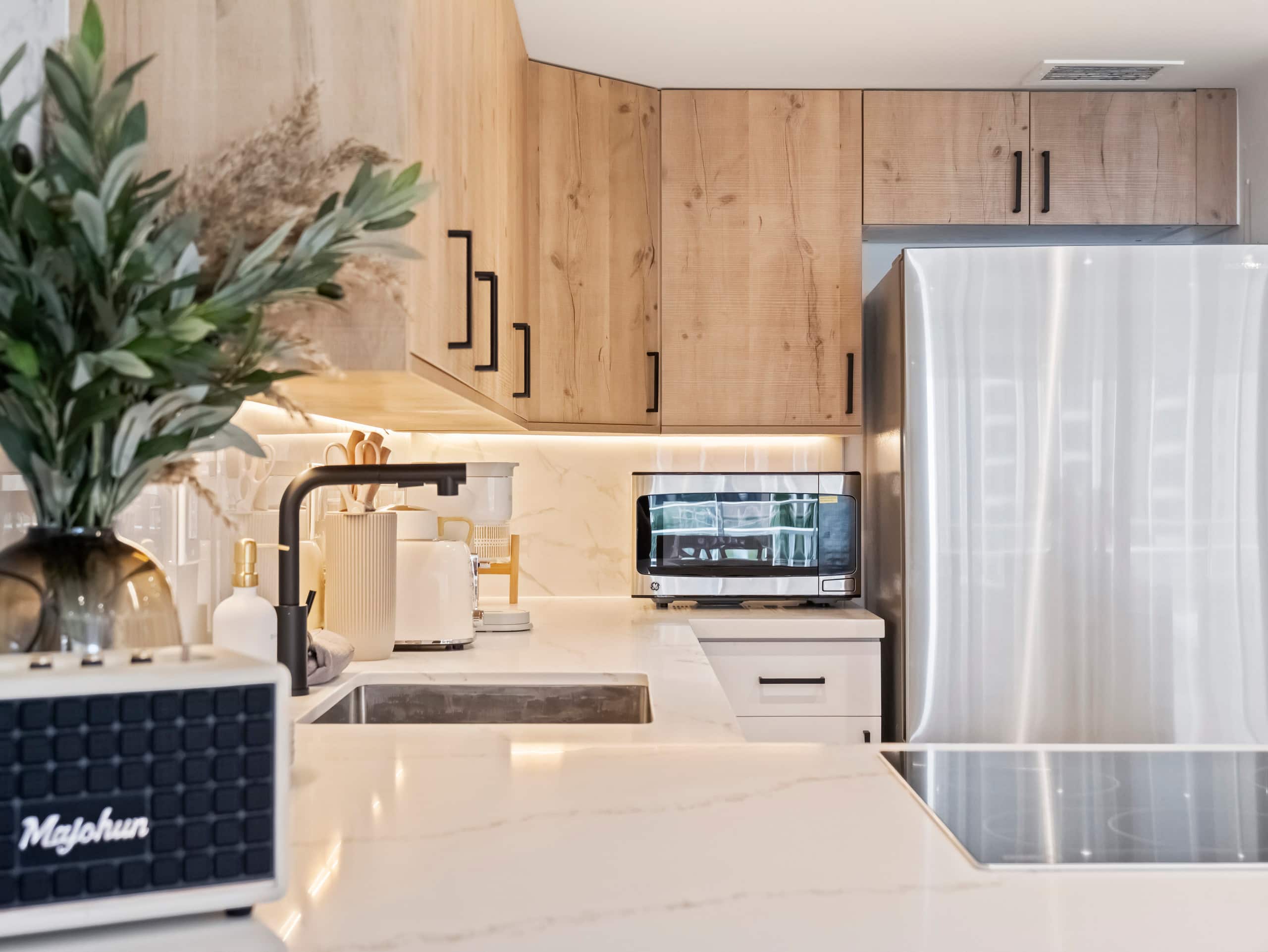 Waikiki Ocean Wave Escape: Coastal Luxe - Image 15