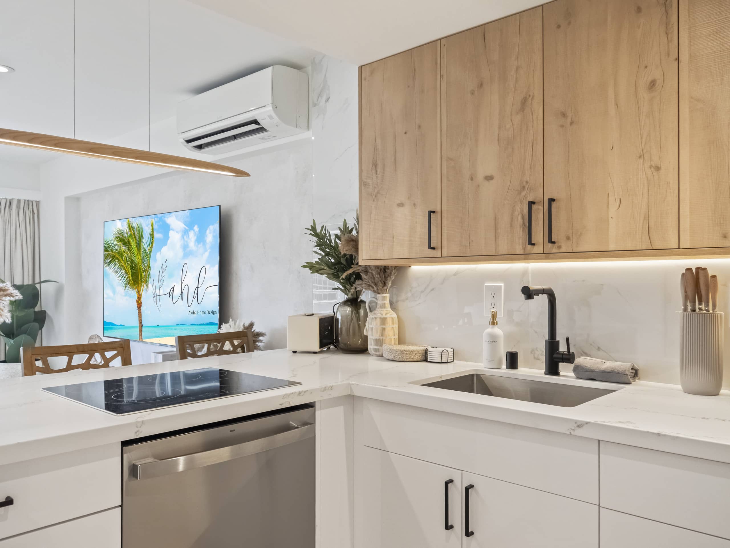 Waikiki Ocean Wave Escape: Coastal Luxe - Image 9