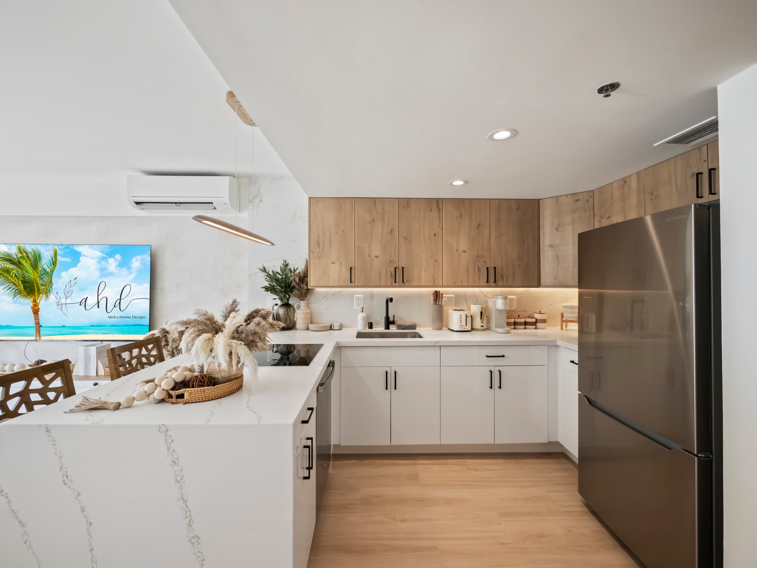 Waikiki Ocean Wave Escape: Coastal Luxe - Image 13