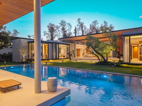 Luxury 4BR Pool Villa in Botanica – Villa Boa