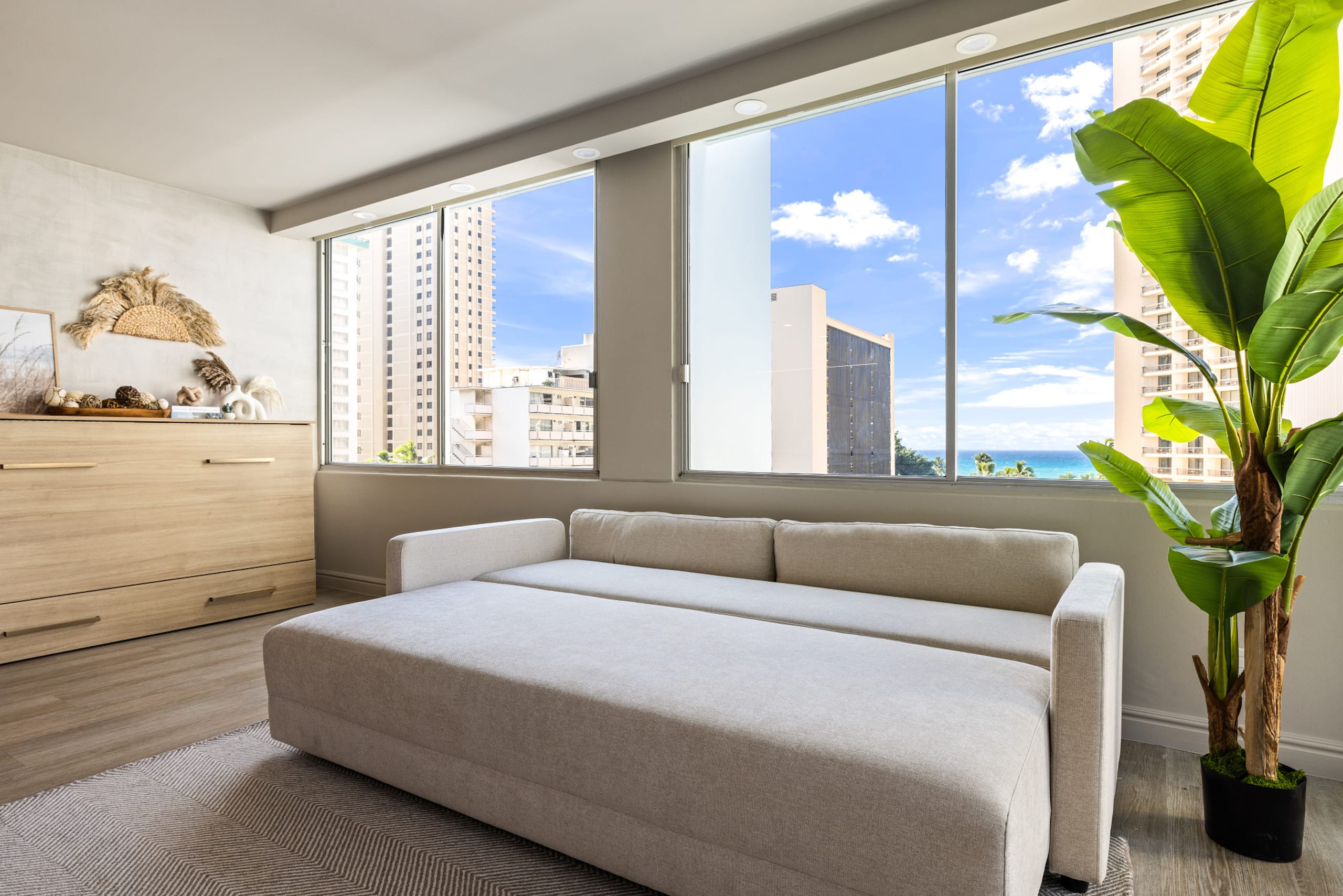 Waikiki Ocean View Retreat – Close to the Beach - Image 6