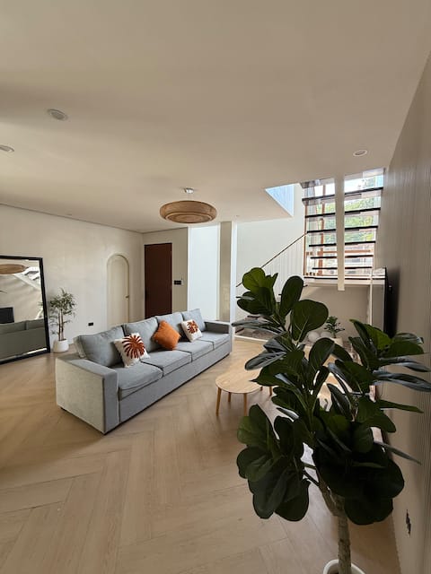 The Topaz Guesthouse (w/ Pool, Parking, Wi-Fi)