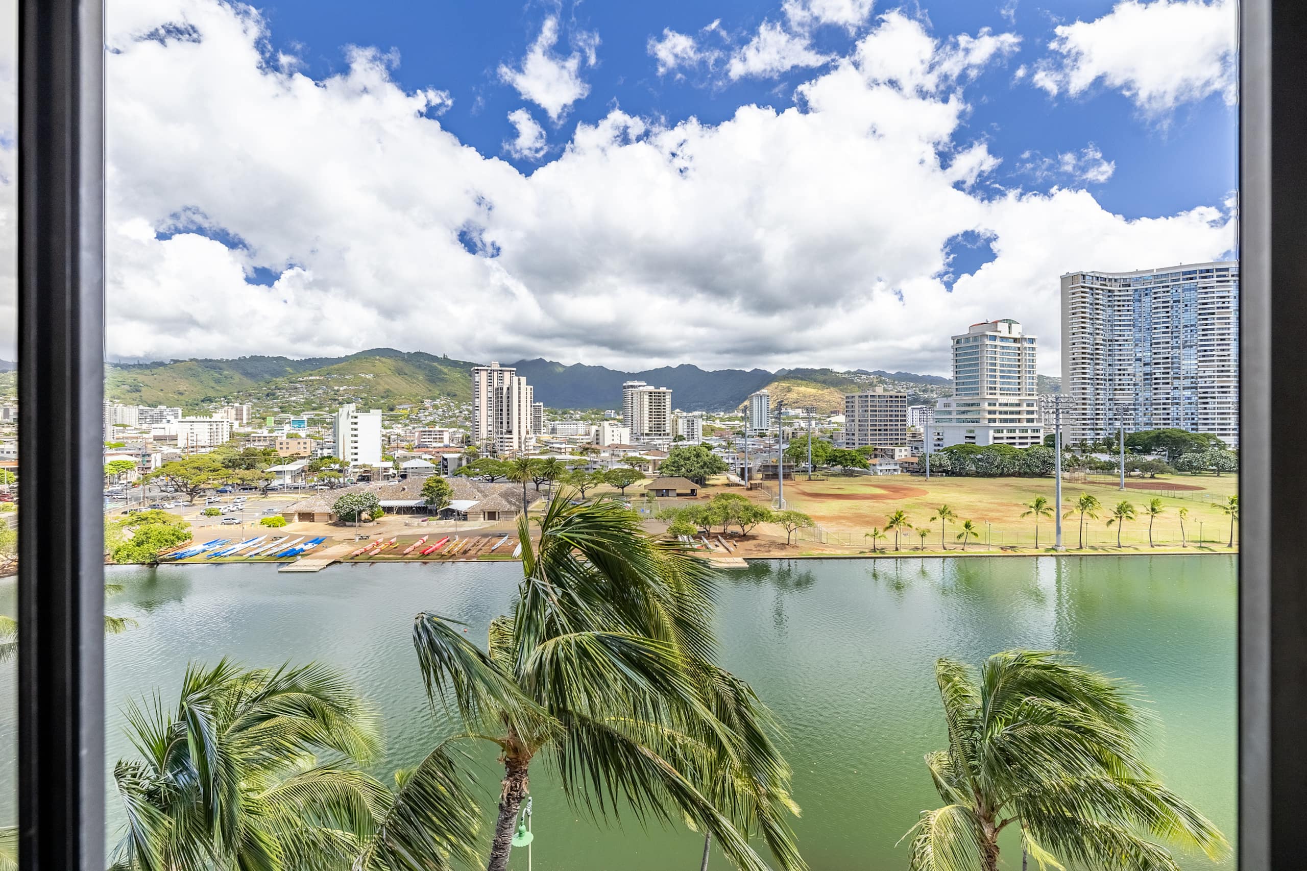 Waikiki Island Skyline Serenity with Mountain View - Image 9