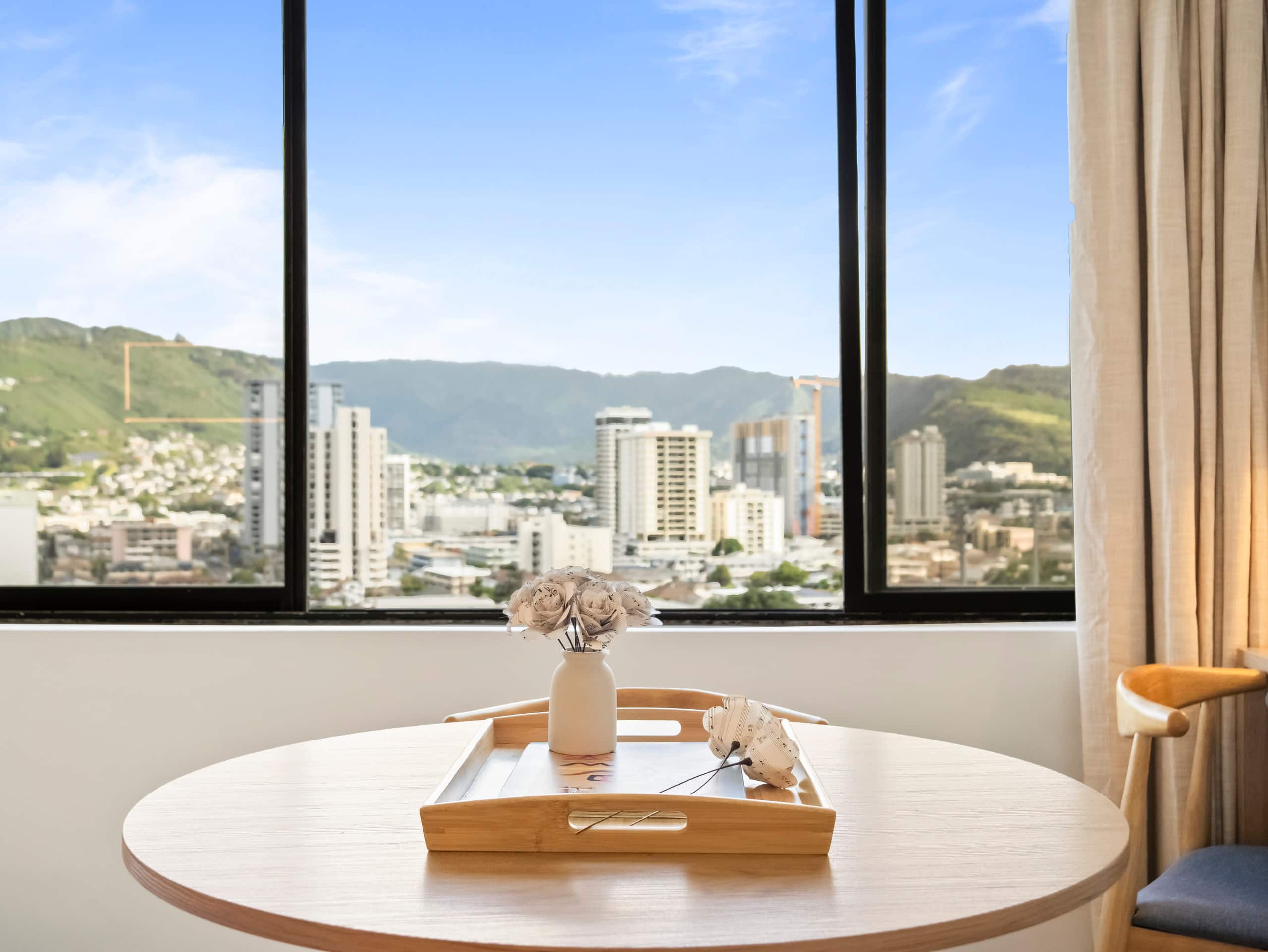Waikiki Island Skyline Serenity with Mountain View - Image 18