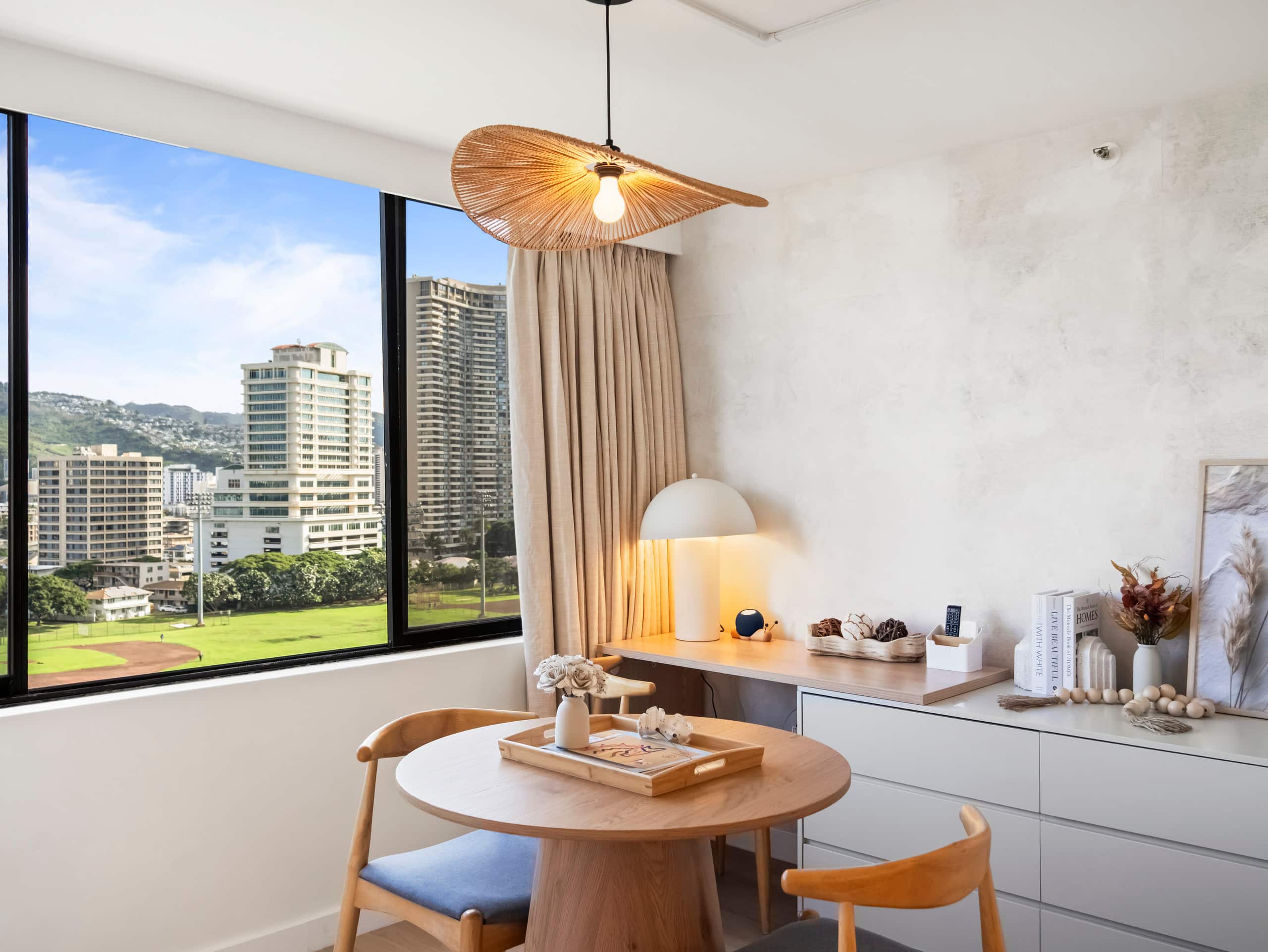 Waikiki Island Skyline Serenity with Mountain View - Image 20