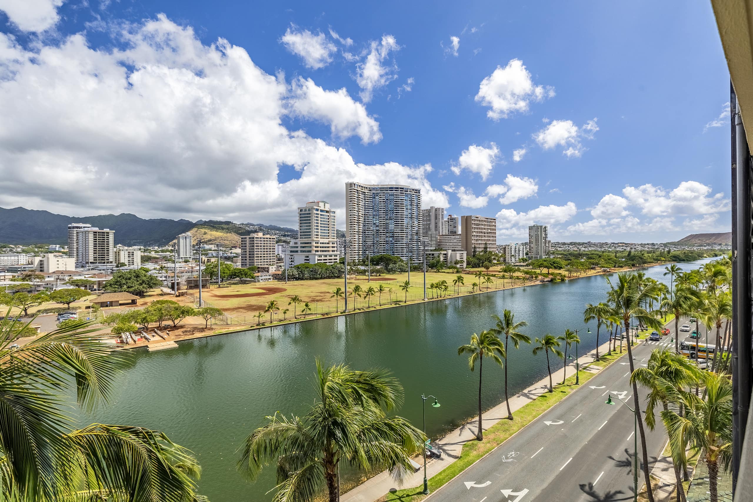 Waikiki Island Skyline Serenity with Mountain View - Image 7