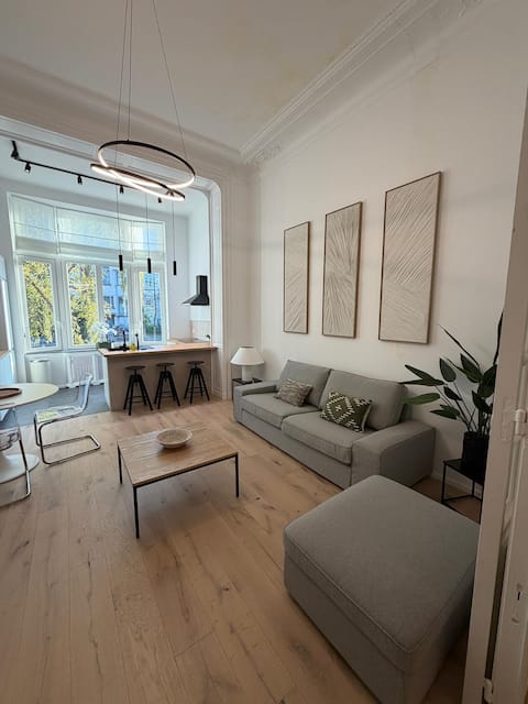 Top performing Airbnb: °3 Modern suite in a chic area in Ixelles Elsene