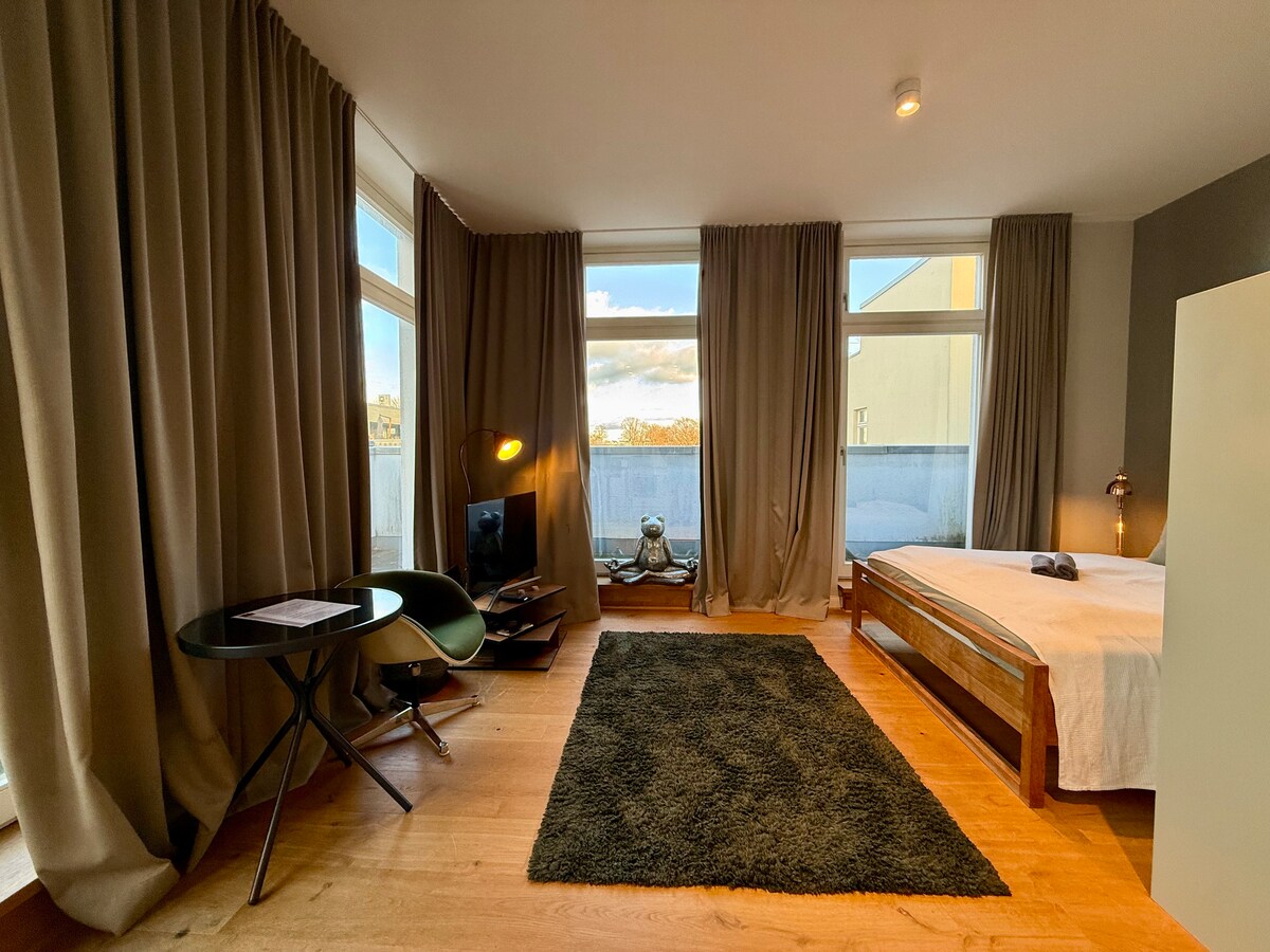 Photo inspiration: Picture Idea: Golden Hour Apartment In Hamburg Flats For Rent In Hamburg