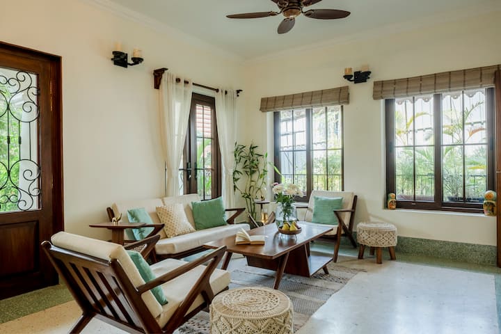 Living room image 7