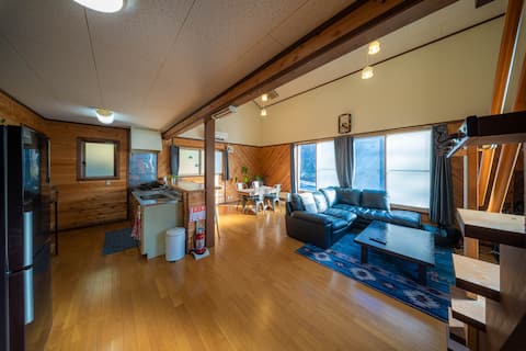 Aokiko House Lakeside Stay + Car | Pet Friendly