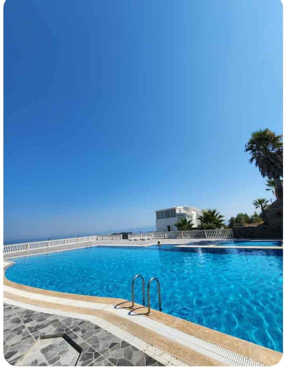 Havuzu denize iskelesı olan nadır yerlerden biri