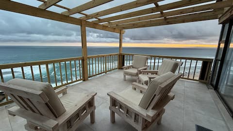 Best of the Bay – Beachfront Family Retreat