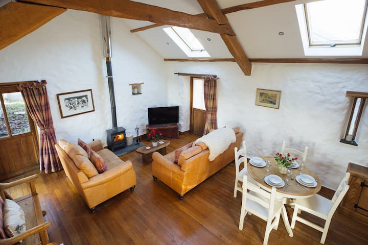 Peaceful Pembrokeshire Farm Cottage With Hot Tub - Wales