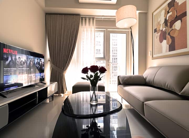 2br Bayshore | High-rise Comfort With Bay & Views - Parañaque