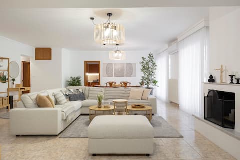 Top Airbnb: Sunshine Grand Apartment @ metro station in Δήμος Θεσσαλονίκης