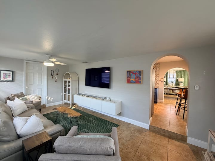 Charming 3br Home • Eclectic, Cozy & Downtown - Fort Myers, FL