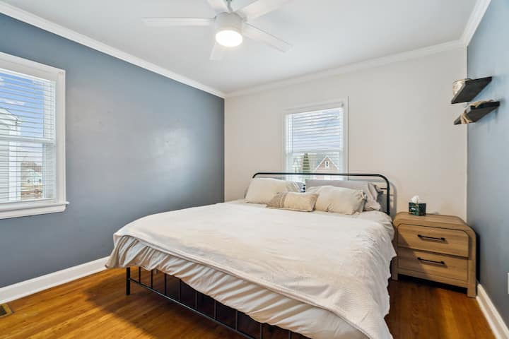 Lovely 2-bedroom Cottage In Charming Cedar Rapids - シーダー・ラピッズ, IA
