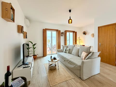 Airbnb em destaque: Mood Lodging Verso (Townhouse style home) em Santa Maria, São Pedro E Sobral Da Lagoa