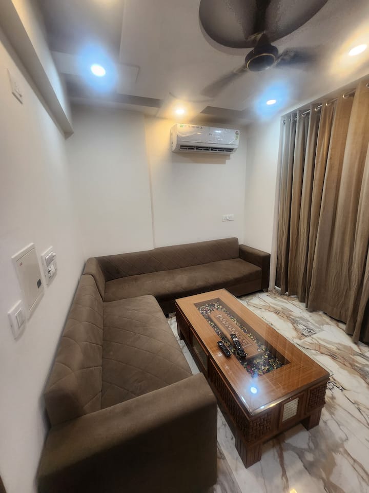 Dlf Capital Green Near Moti Nagar Metro Station - 뉴델리