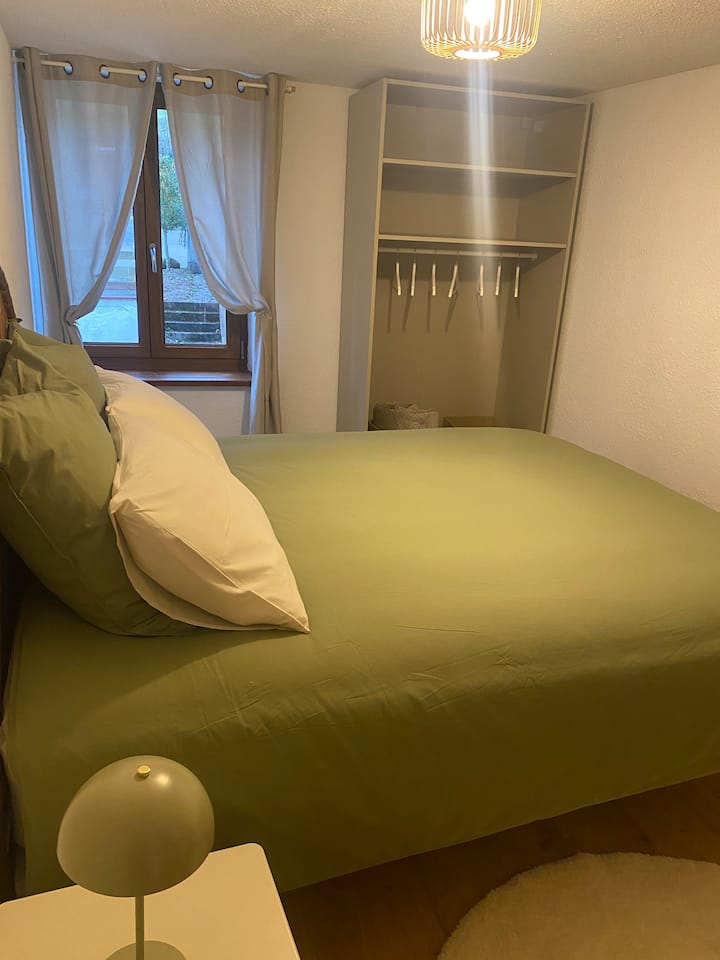 Chambre parentale numéro 1 - Un lit parapluie peut y être installé