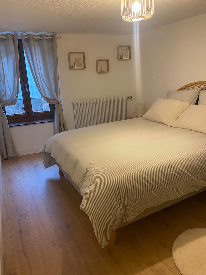 Chambre parentale numéro 2 - Un lit parapluie peut y être installé