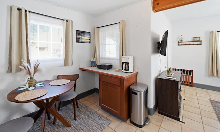 The Lakeview Kitchenette (1 Queen Bed) - Elephant Butte, NM