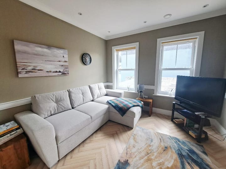 Elegant 2br Town Apartment — Steps From Everything - Galway