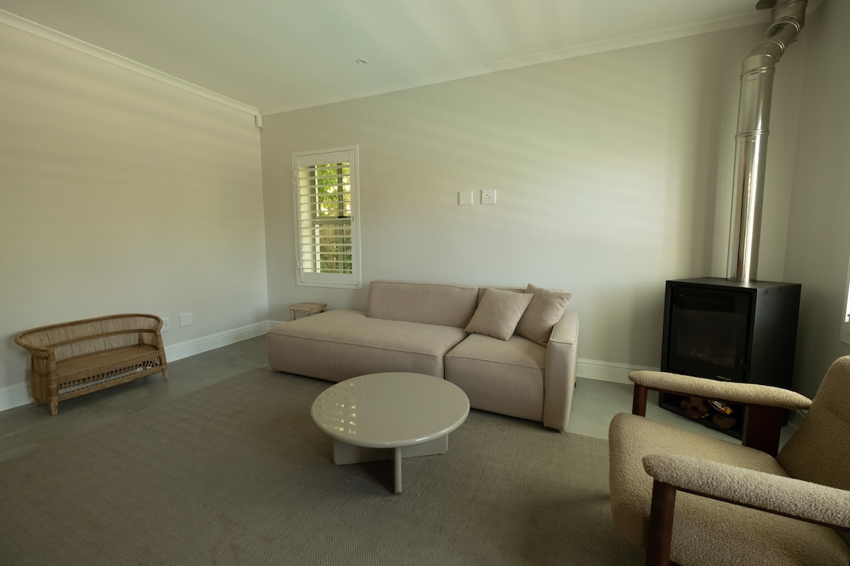 Dnevni boravak sa štednjakom za hladnije dane/večeri