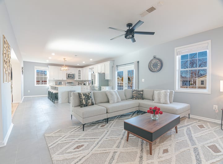 Brand New/specious/4br 4bt Home Central Location - Fairfax, VA