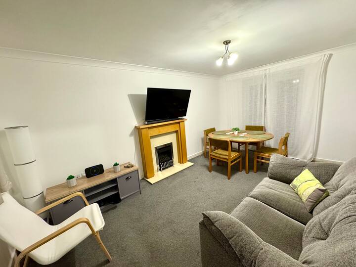 Spacious & Bright 4-bed Home In Bridgwater - Bridgwater