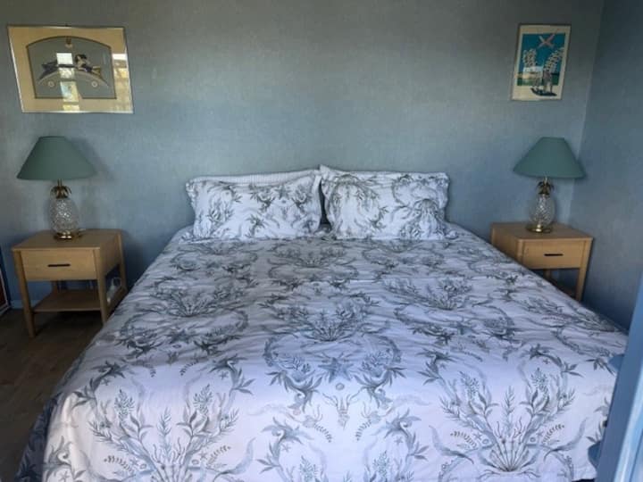 prvi kat, veliki bračni krevet ili 2 zasebna kreveta