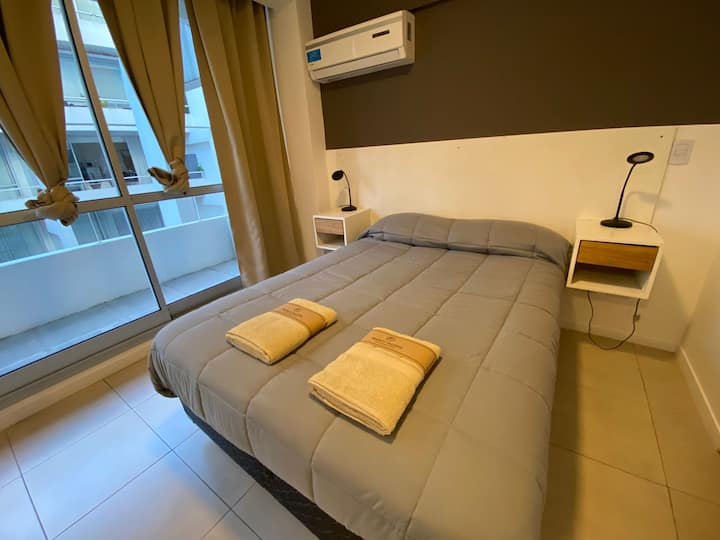 Modern furnished apartment with balcony in Monserrat