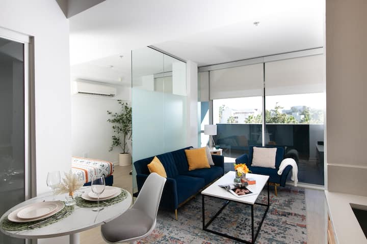 Chic Sm Apartment Free Parking & High-speed Wi-fi - Santa Mónica, CA