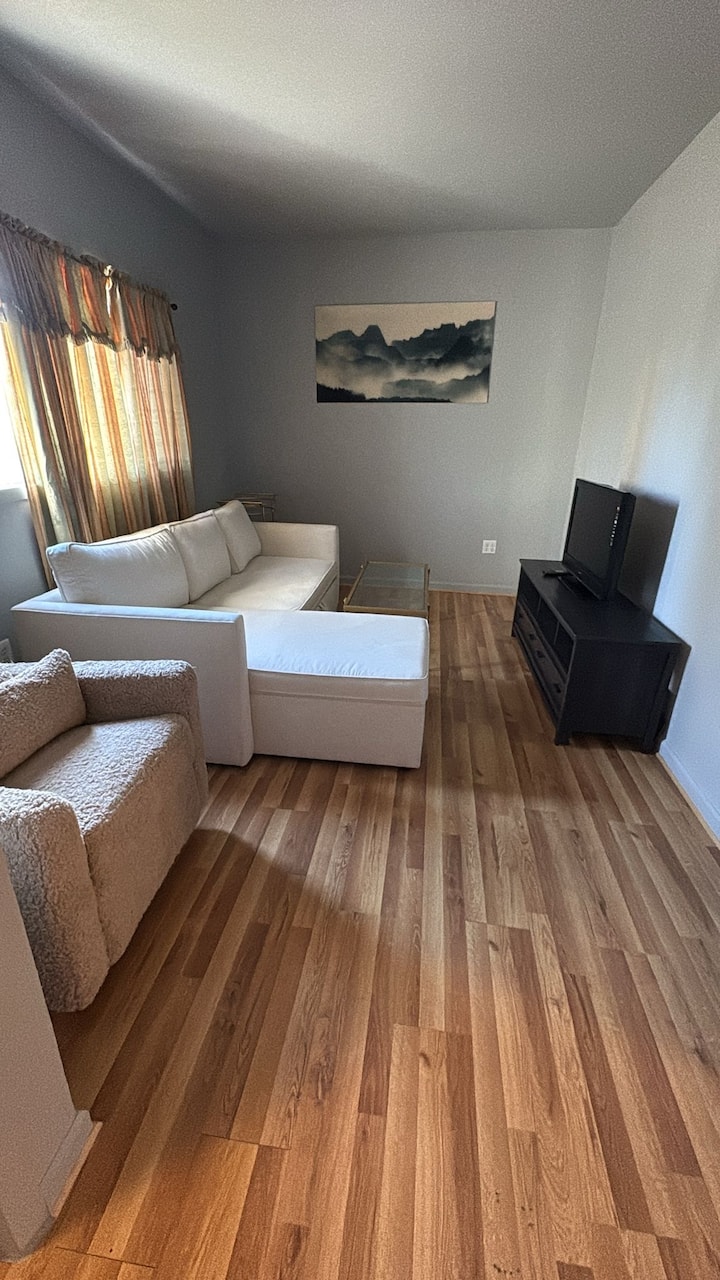Family Home Near Airport W Parking 30 Min To Nyc - Staten Island, NY
