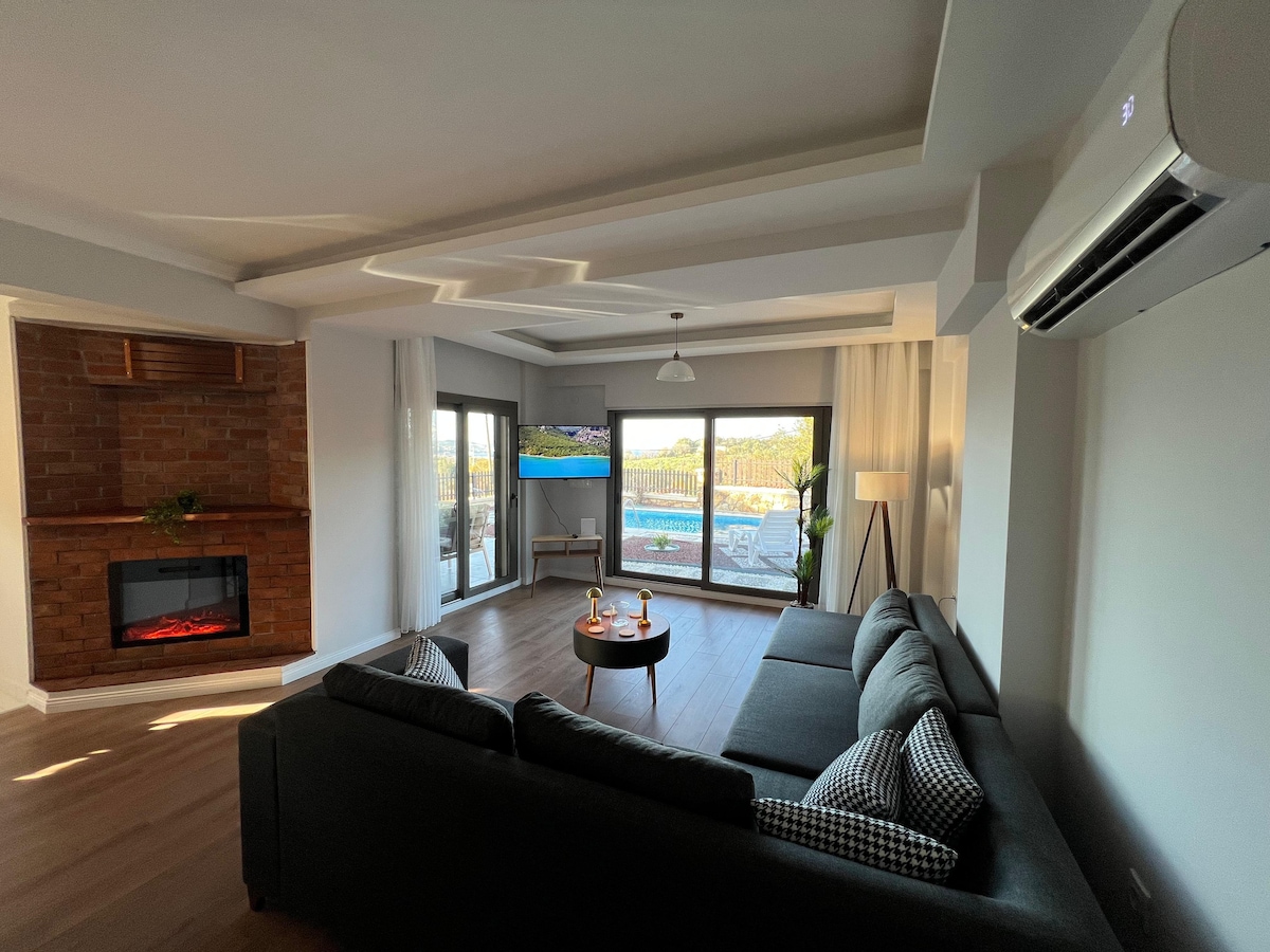 Müstakil bahçe ve havuzlu dublex taş ev. (3+1)