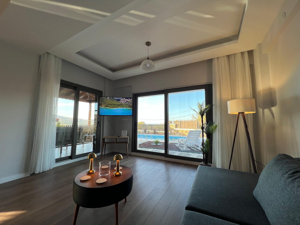 Müstakil bahçe ve havuzlu dublex taş ev. (3+1)