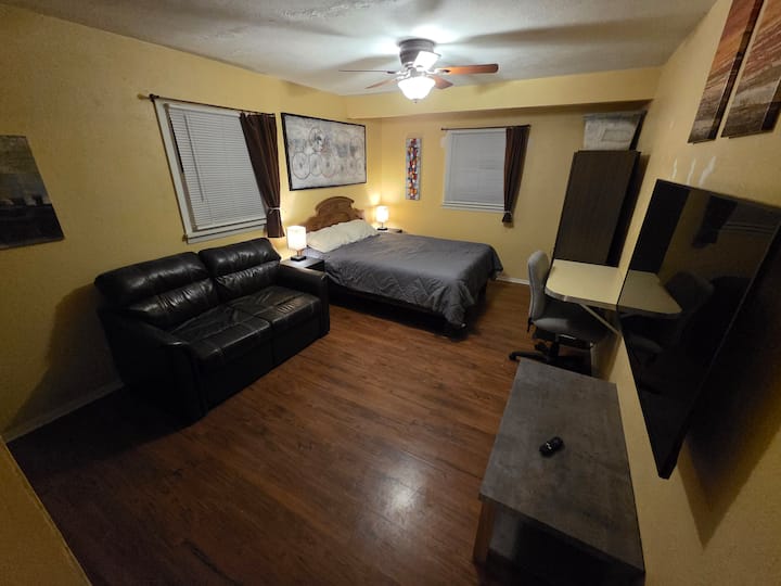 The Yellow Room At The Blue House - Grand Junction, CO