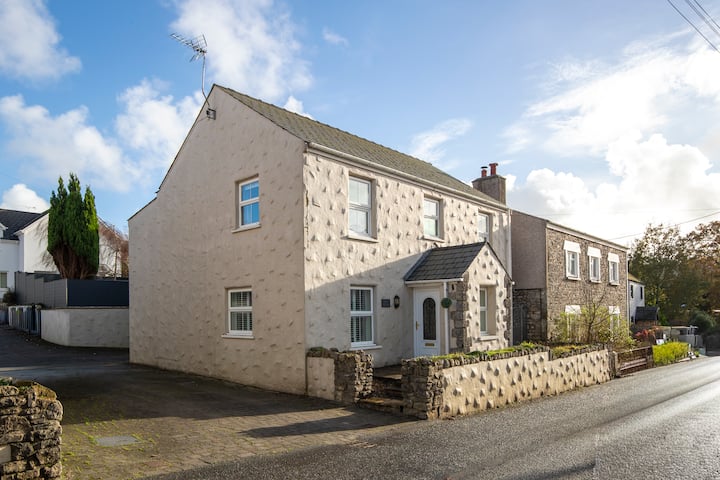 Daisy Cottage - St Florence, Parking, - Tenby