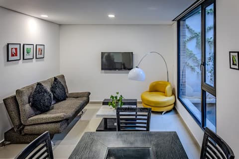 Top performing Airbnb: Downtown apartment in a tourist area in Cuauhtémoc